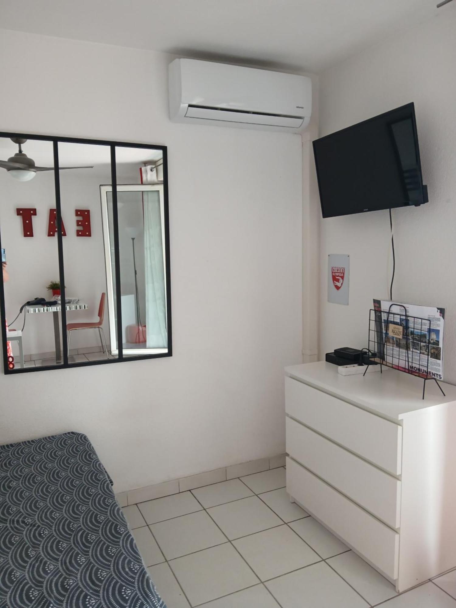 Costieres Climatise Parking Gratuit Lave Linge Loggia Appartement